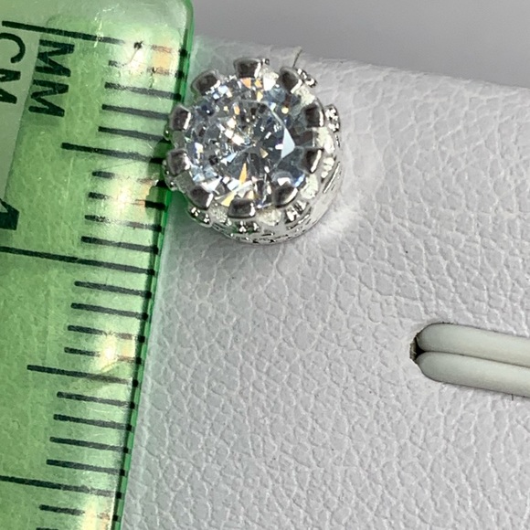 🌟 Sterling Silver 925 CZ Stud Earrings - Picture 3 of 4